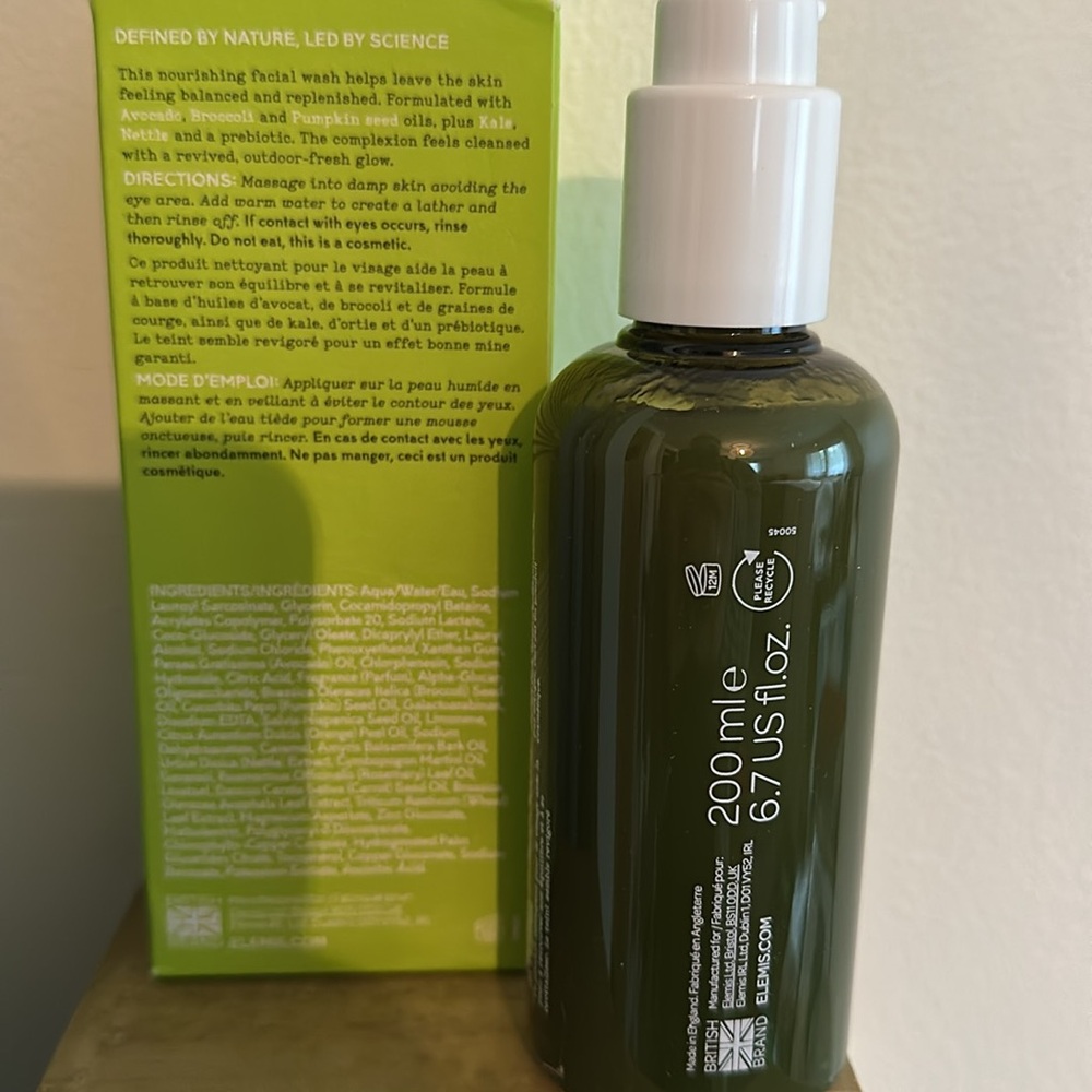 Elemis Superfood Facial Wash - Green - Picture 2 of 2